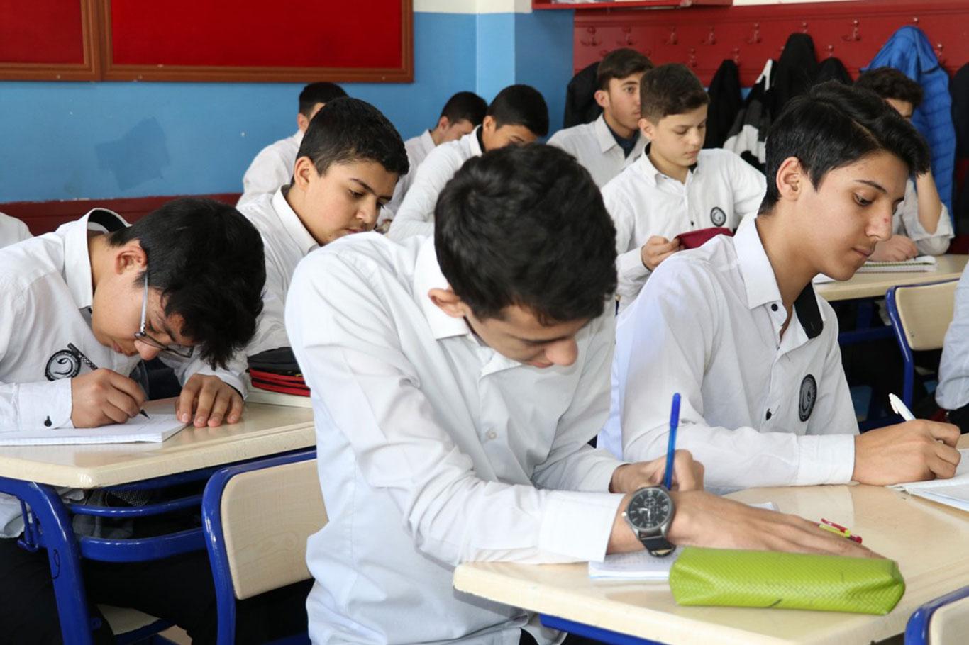 Eğitimciler ve öğrenciler sınıf tekrarı kararını değerlendirdi